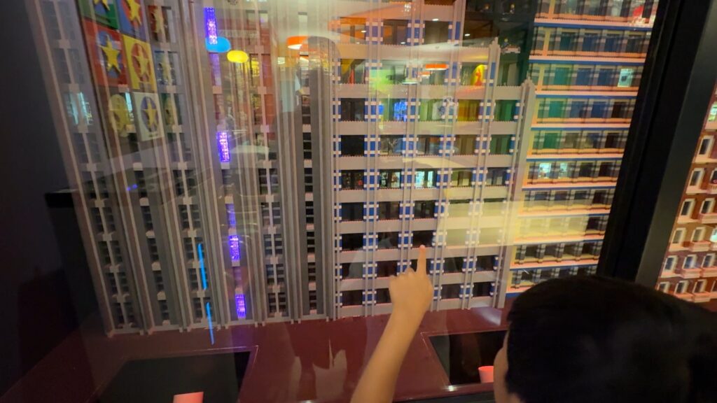 レゴランドホテル スカイラインの店内装飾