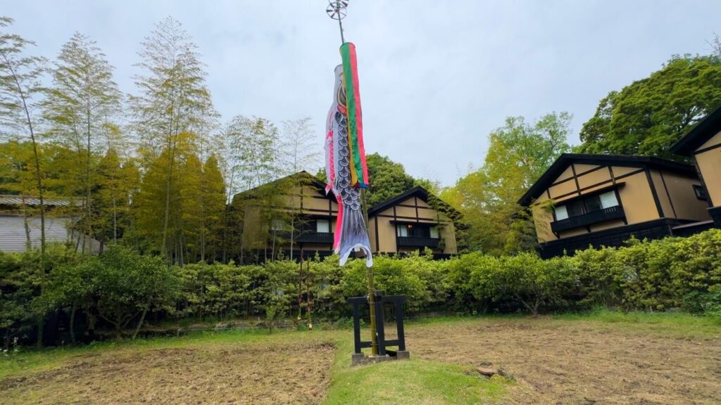 きらの里 敷地内に佇む鯉のぼり