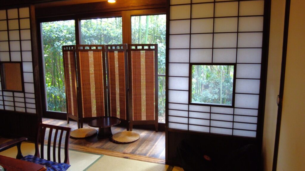 きらの里 離れ 竹ぶえのお部屋
お部屋から外を見る